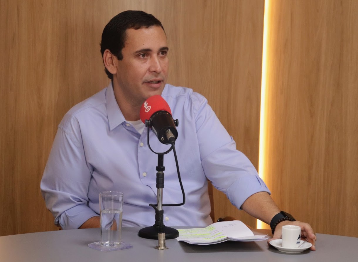 Éden Valadares acusa Flávio Bolsonaro de ter “DNA antidemocrático” após derrota nas urnas