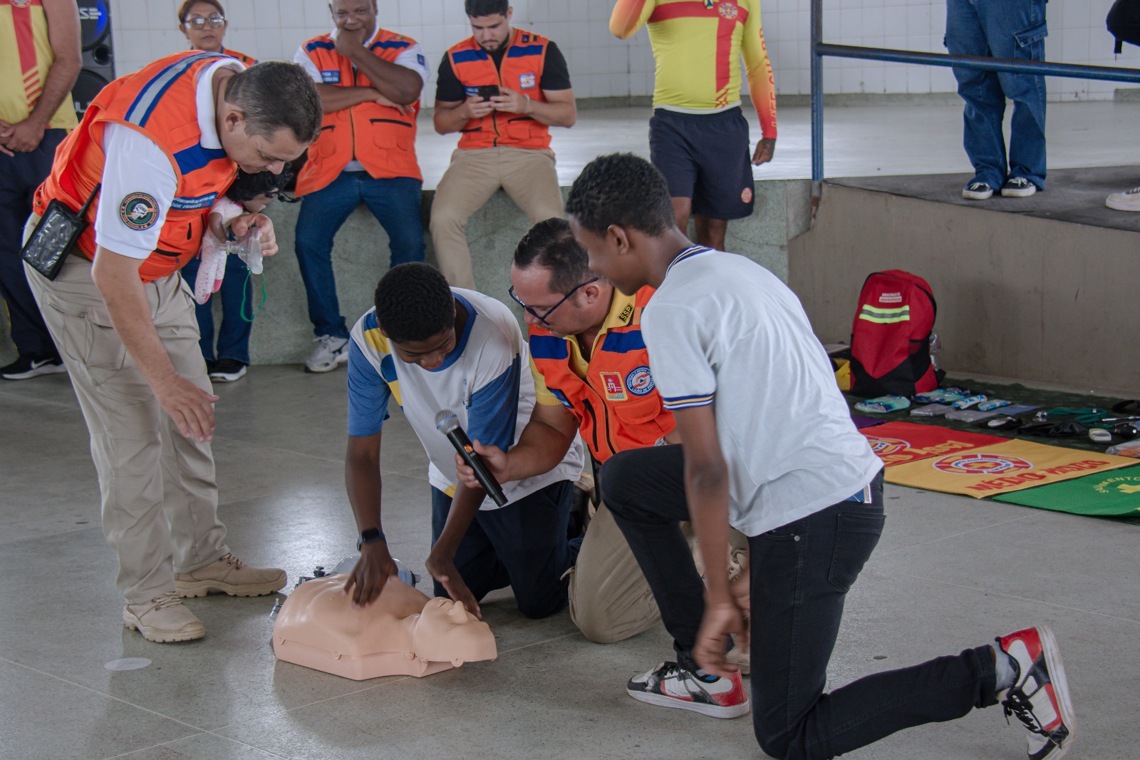 Simulado de emergência mobiliza alunos e professores em escola de Lauro de Freitas