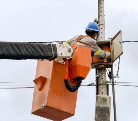 Imagem do post Prefeitura realiza manutenção na iluminação pública em bairros de Lauro de Freitas