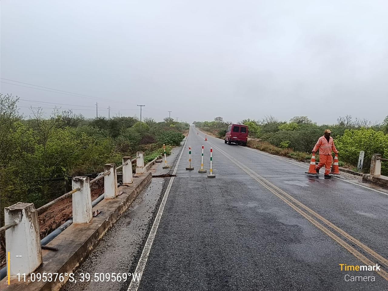 Chuvas na Bahia: 11 cidades entram em emergência e barragem rompe na BA-413