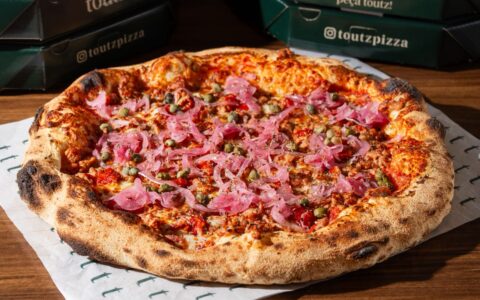 Imagem do post Toutz Pizza explora contraste de sabores em lançamento que mescla atum com alcaparras
