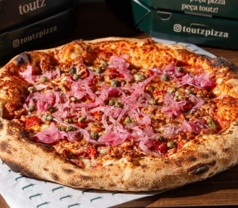 Imagem do post Toutz Pizza explora contraste de sabores em lançamento que mescla atum com alcaparras