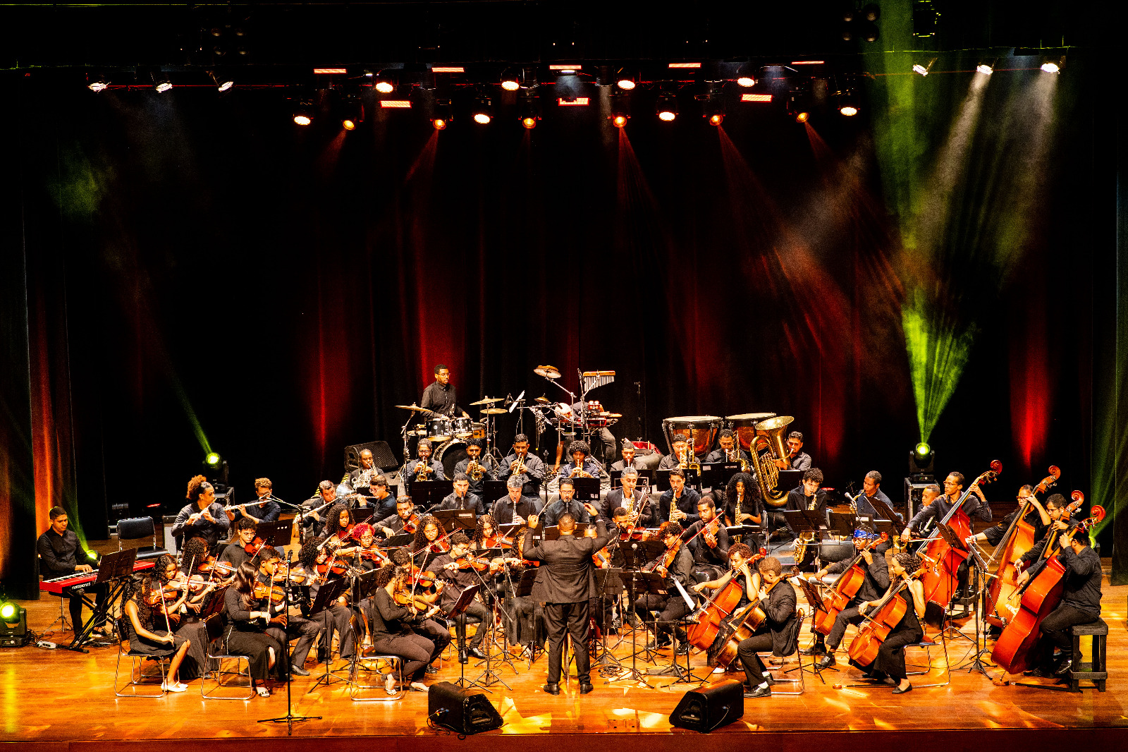 Orquestra Caraípa celebra 8 anos com concerto emocionante e revela novos talentos em Camaçari