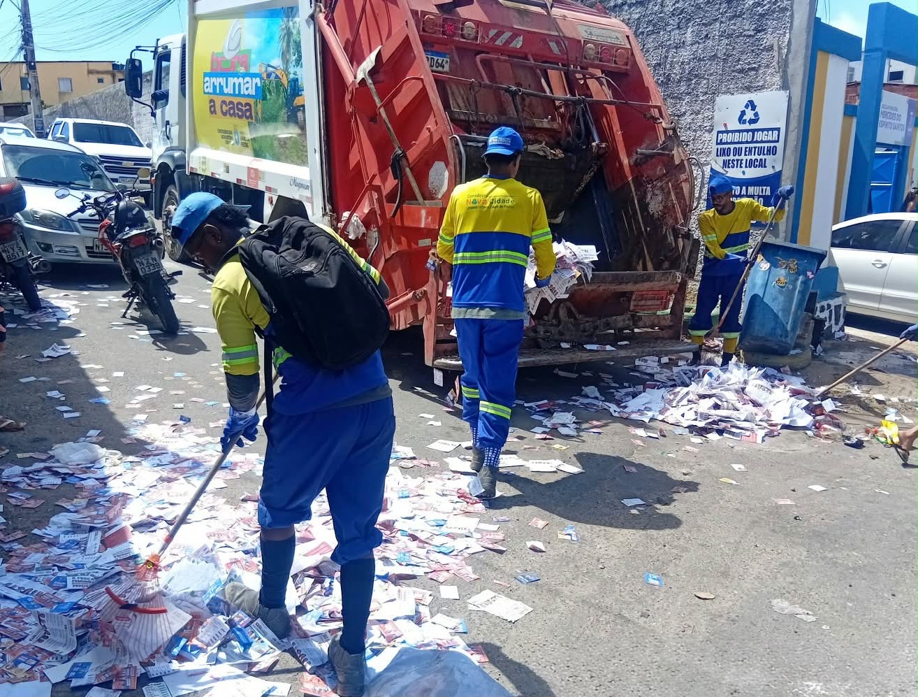 Prefeitura de Lauro de Freitas realiza mutirão de limpeza urbana após as eleições