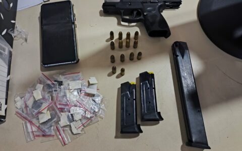 Imagem do post Traficante do CV se entrega a PM que apreende arma, carregadores e droga
