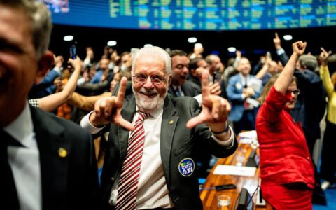 Imagem do post Jaques Wagner celebra aprovação do fim da escala 6×1 no Senado: “Passo histórico”