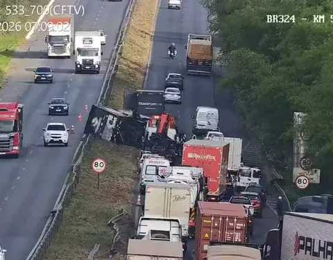 Imagem do post Sexta-feira de transtornos: BR-324 registra quatro acidentes e interdição