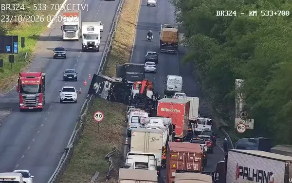 Sexta-feira de transtornos: BR-324 registra quatro acidentes e interdição