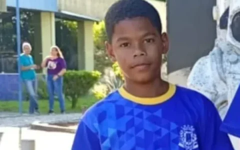 Imagem do post Menino de 11 anos é morto a tiros ao lado do irmão dentro de casa
