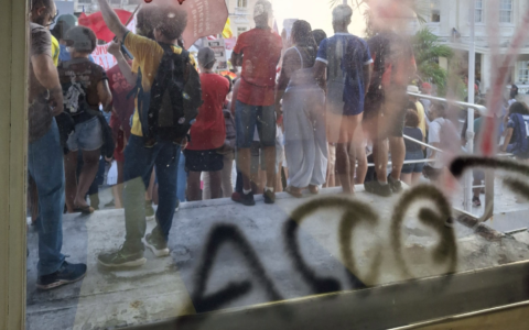 Imagem do post Prefeitura de Salvador suspende expediente após protesto e tentativa de invasão ao Palácio Thomé de Souza