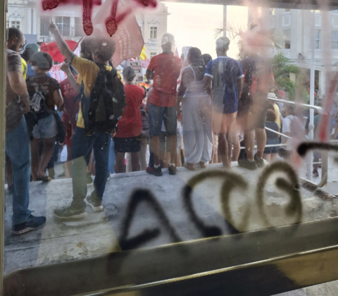 Imagem do post Prefeitura de Salvador suspende expediente após protesto e tentativa de invasão ao Palácio Thomé de Souza