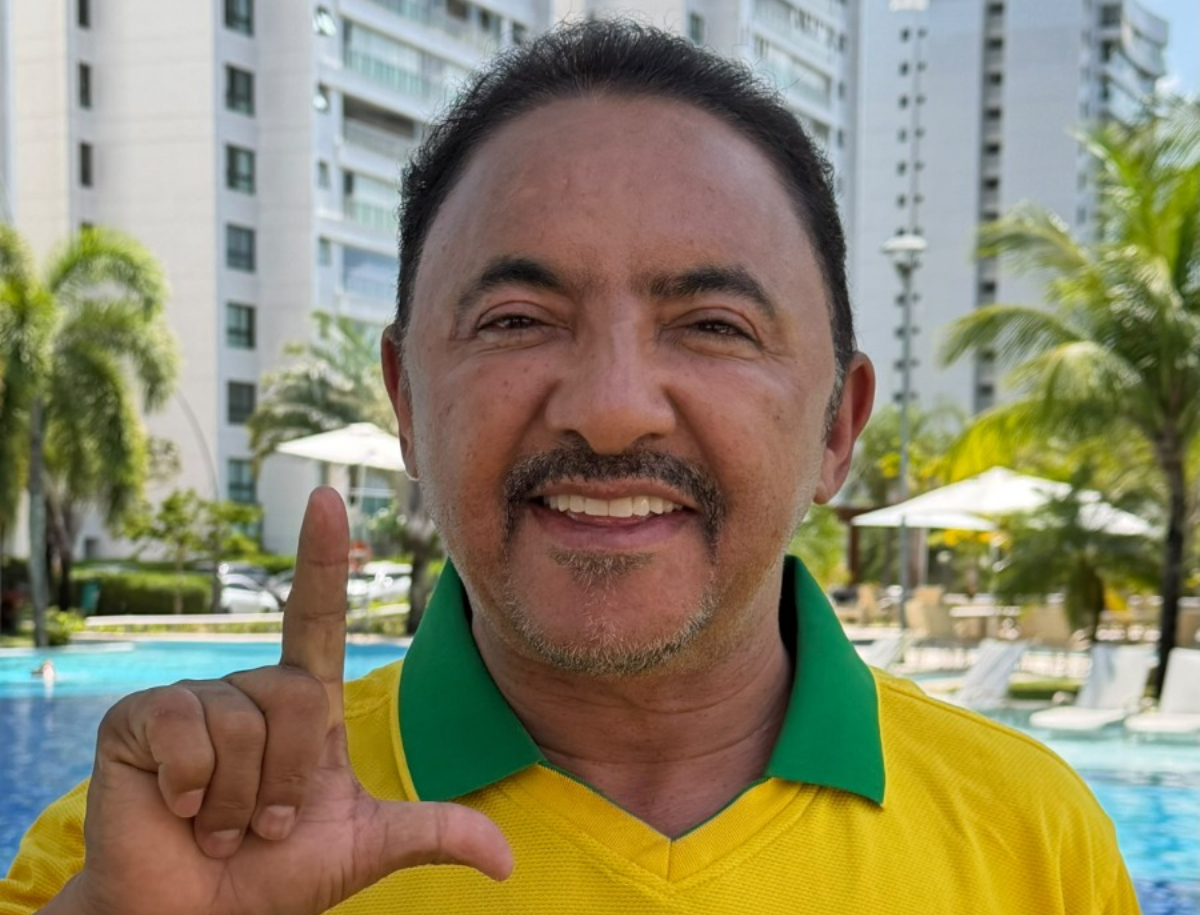 “Se confirmada, fuga de Flávio Bolsonaro terá de ser explicada à sociedade”, diz Roberto Carlos