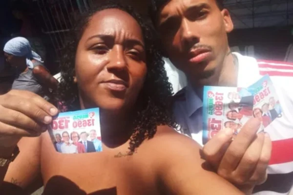 Mulher é estrangulada pelo companheiro dentro de casa; suspeito é preso por feminicídio